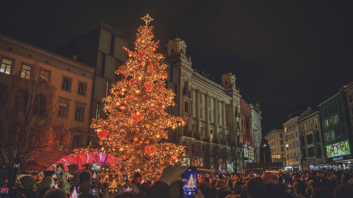 Vánoce se blíží, vzduchem ale létají trestní oznámení